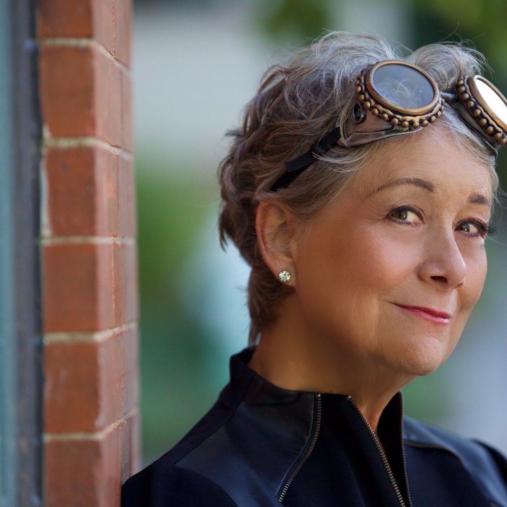 Meet your Posher, Hollis